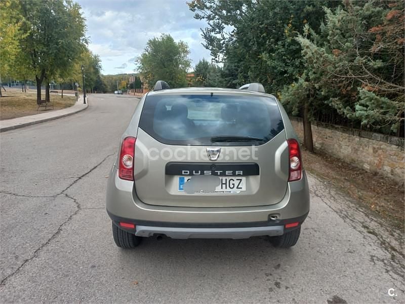 Usado Dacia Duster Lauréate 107 CV (78 kW) 2011 Gris / plata SUV