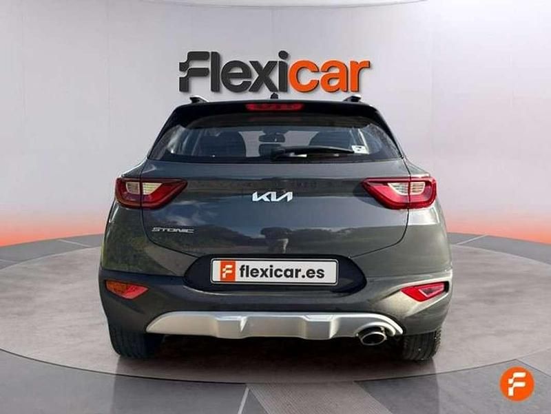 Usado Kia Stonic 84 CV (61 kW) 2022 Gris SUV