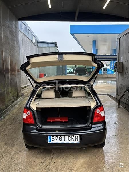 Usado VW Polo Trendline 75 CV (55 kW) 2003 Negro Berlina