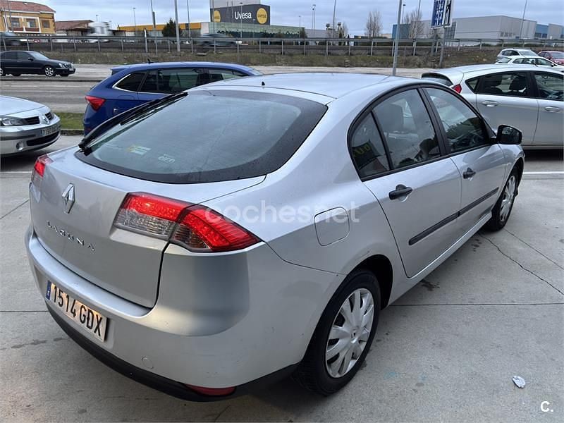 Usado Renault Laguna III Authentique 110 CV (80 kW) 2008 Gris / plata Berlina