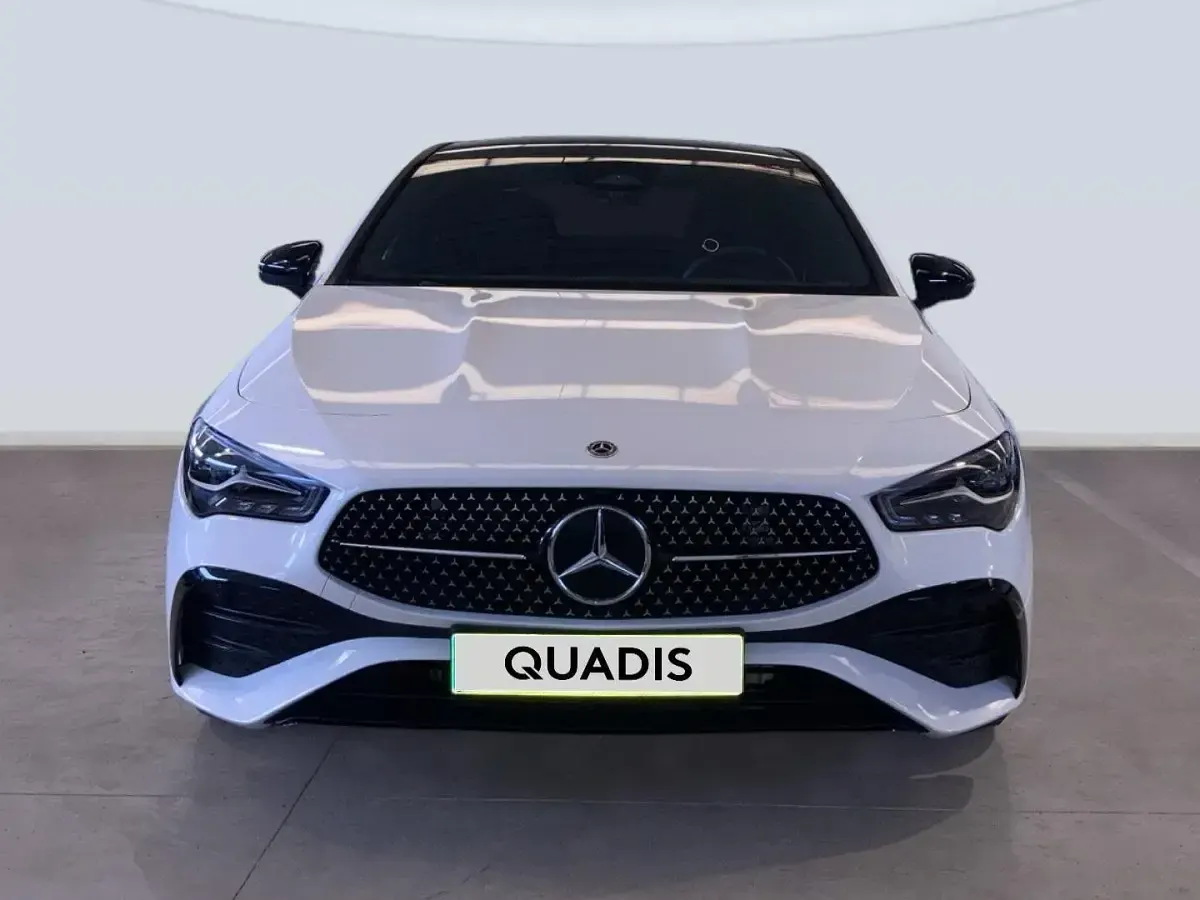 Usado Mercedes CLA220 190 CV (139 kW) 2025 Blanco Berlina