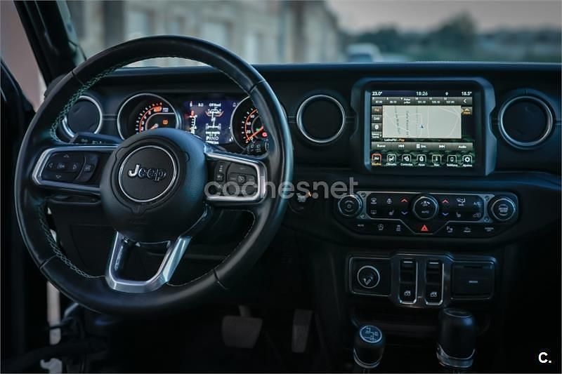 Usado Jeep Wrangler Sahara 270 CV (198 kW) 2022 Negro SUV