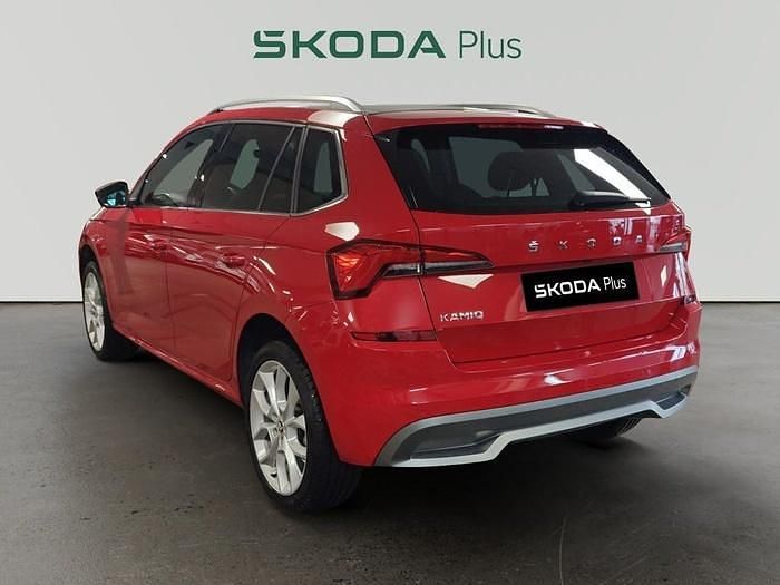 Rojo Usado 2023 Skoda Kamiq Sport SUV | 21.990 € (Un poco caro) - Imagen 1/4