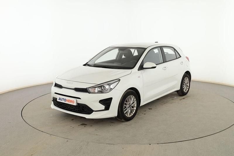 Usado Kia Rio Spirit 100 CV (73 kW) 2023 Blanco Berlina