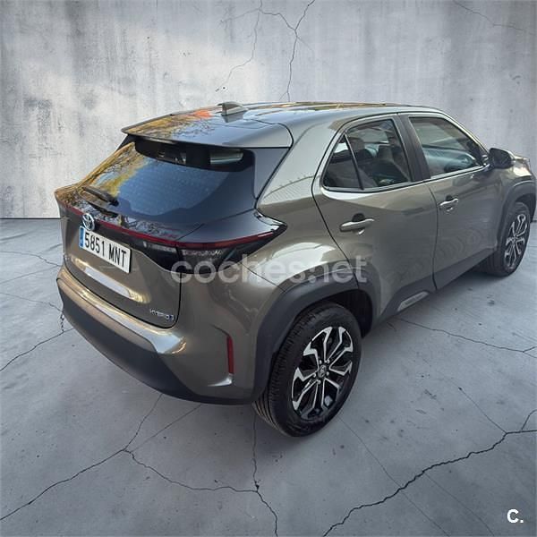 Usado Toyota Yaris Cross Active 116 CV (85 kW) 2024 Gris / plata SUV