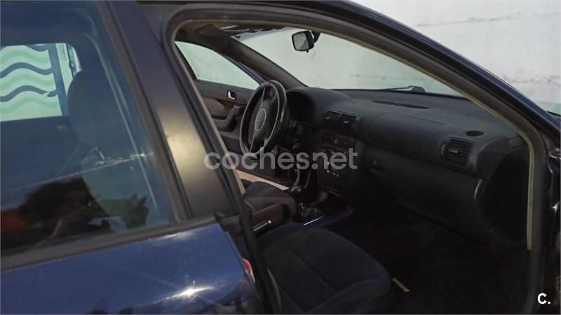 Usado Audi A3 Ambition 110 CV (80 kW) 2001 Azul Berlina