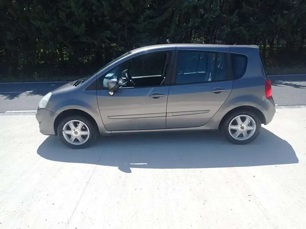 Usado Renault Modus Dynamique 106 CV (77 kW) 2010 Gris Monovolumen