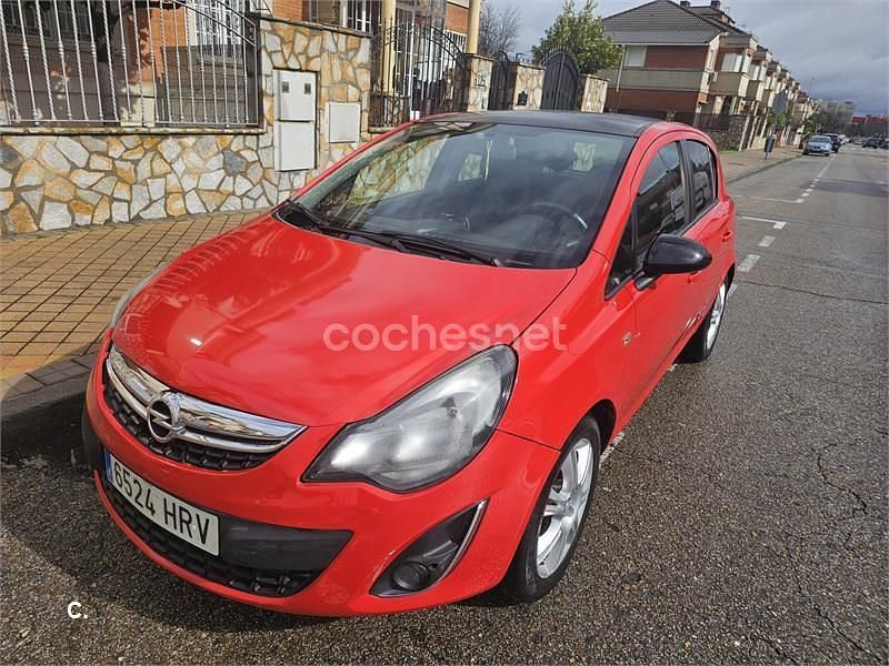 Usado Opel Corsa Color Edition 95 CV (69 kW) 2013 Rojo Utilitario