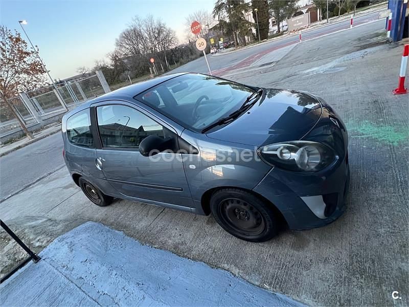 Usado Renault Twingo Dynamique 75 CV (55 kW) 2008 Gris / plata Utilitario