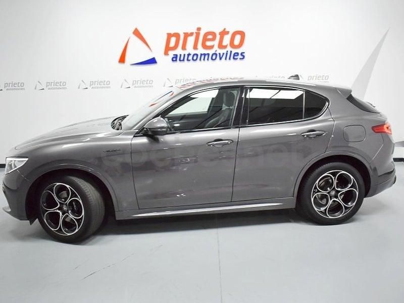 Usado Alfa Romeo Stelvio Veloce 210 CV (154 kW) 2022 Gris / plata SUV