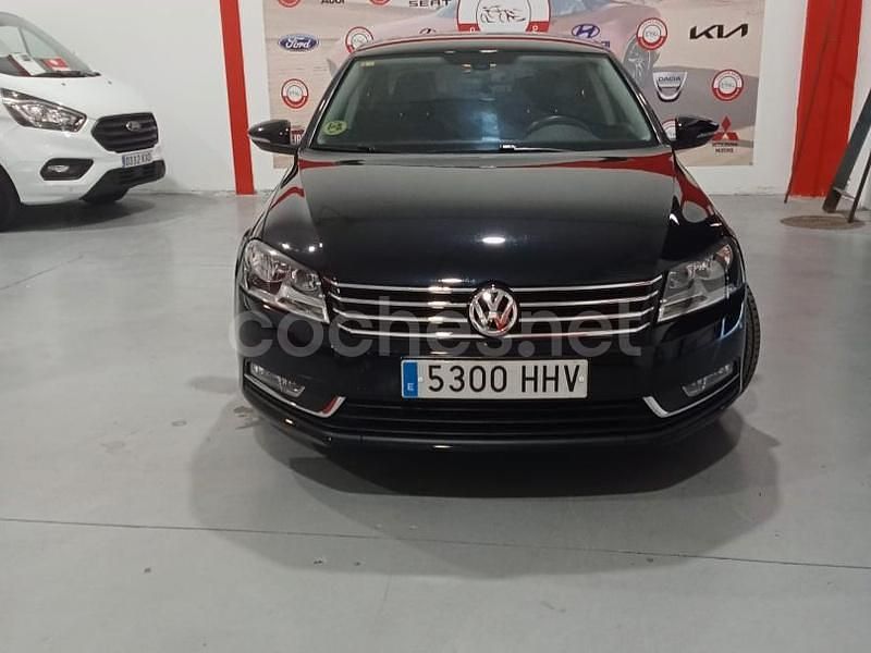 Negro Usado 2012 VW Passat Highline Berlina | 10.380 € (Precio justo) - Imagen 1/4