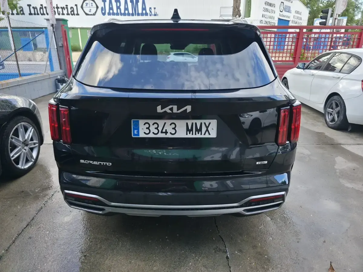 Usado Kia Sorento 240 CV (176 kW) 2024 Negra SUV