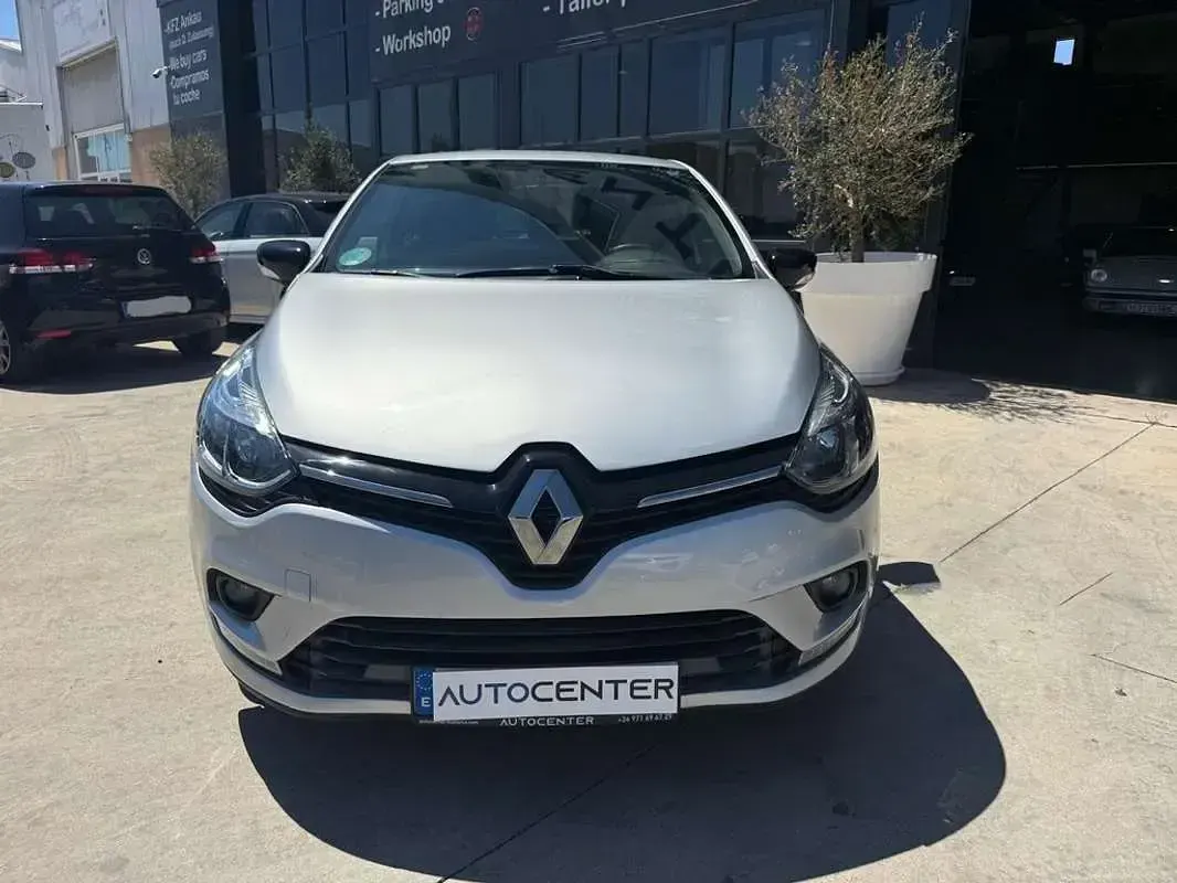 Usado Renault Clio LIMITED 90 CV (66 kW) 2019 Gris Utilitario