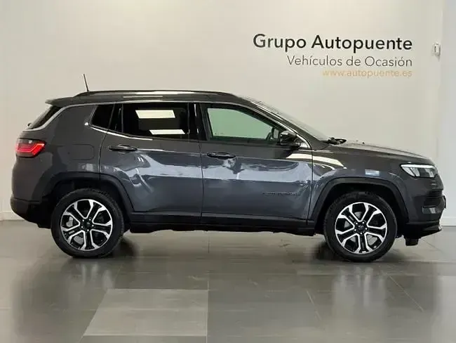 Usado Jeep Compass Limited 130 CV (95 kW) 2021 Gris SUV