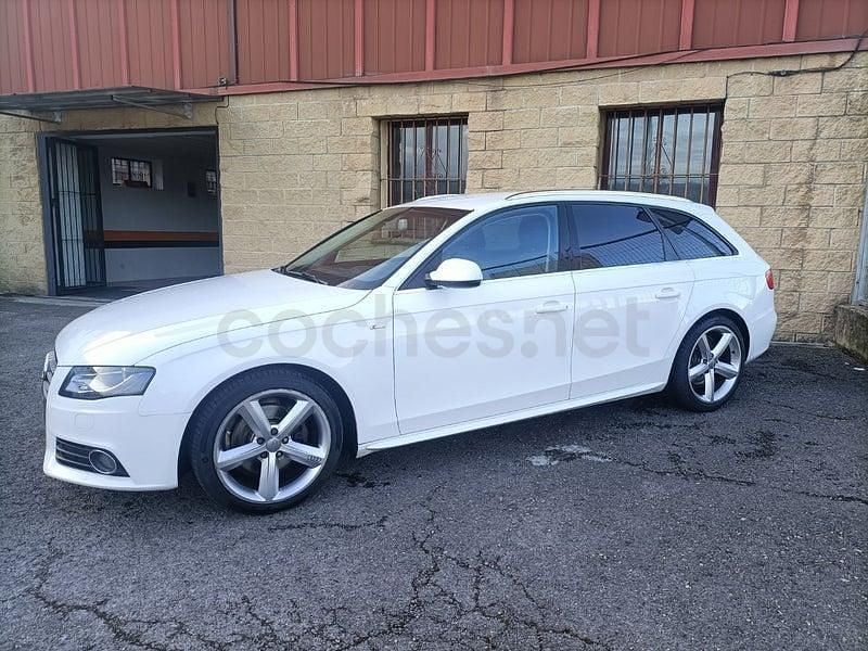 Usado Audi A4 S-Line 136 CV (100 kW) 2011 Blanco Familiar