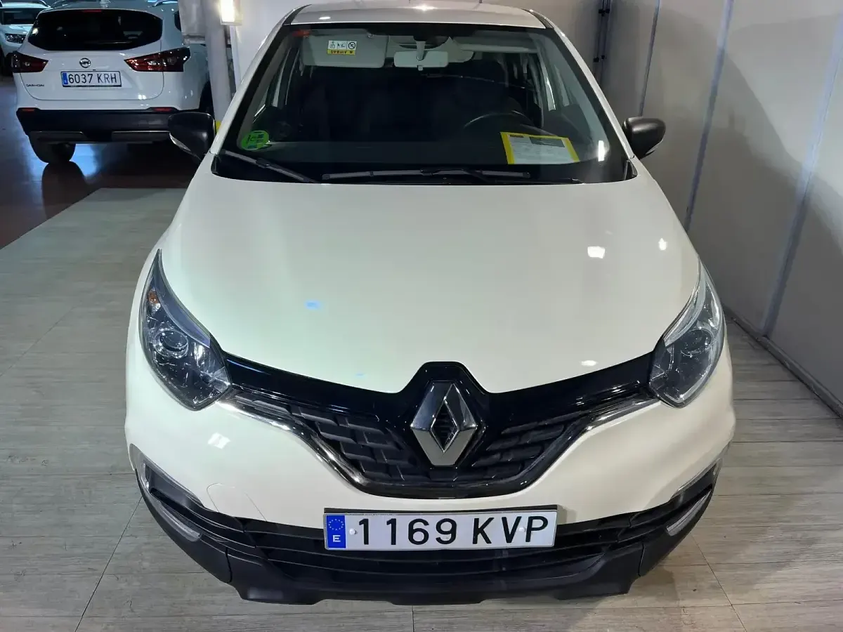 Usado Renault Captur Life 90 CV (66 kW) 2019 Beige SUV