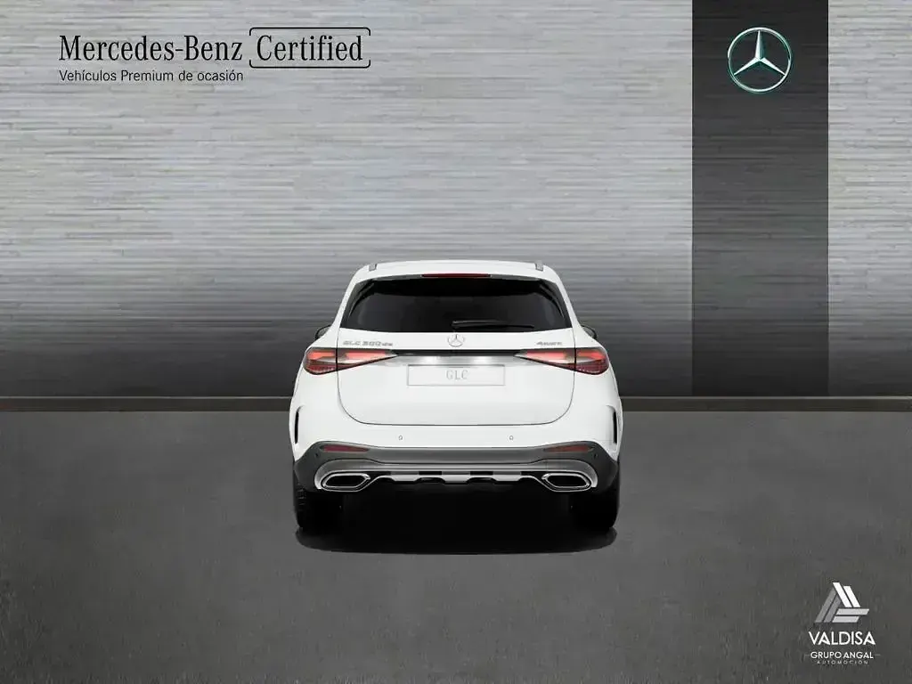 Usado Mercedes GLC300 AMG line 333 CV (244 kW) 2024 Blanco
