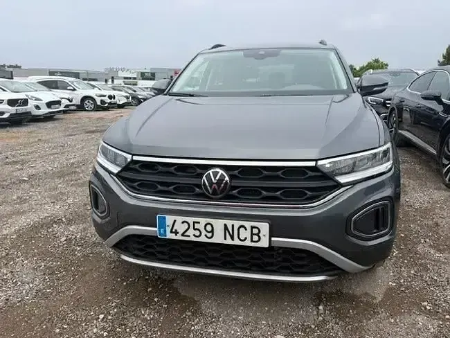 Usado VW T-Roc 150 CV (110 kW) 2025 Gris SUV