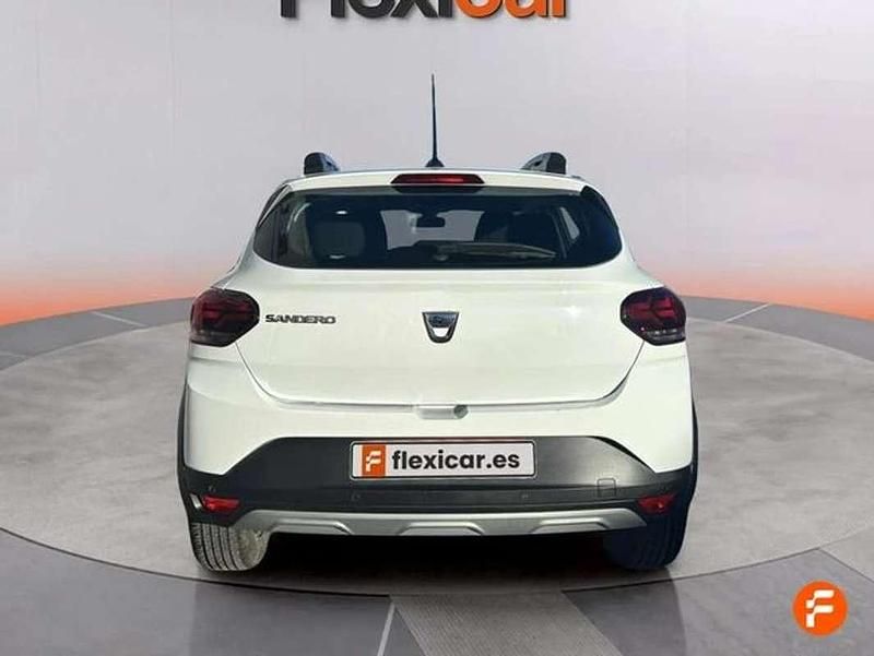 Usado Dacia Sandero Comfort 101 CV (74 kW) 2022 Blanco Utilitario