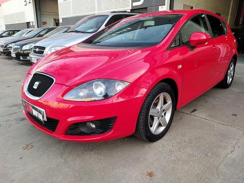Usado Seat Leon Style 105 CV (77 kW) 2012 Rojo Berlina