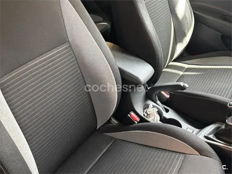Usado Hyundai i20 100 CV (73 kW) 2017 Gris / plata Berlina