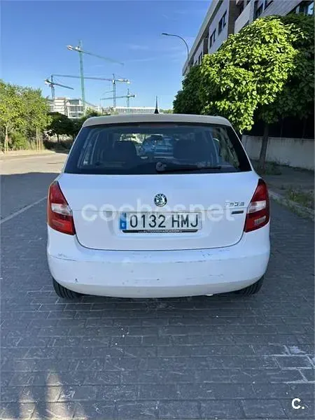 Usado Skoda Fabia Ambition 90 CV (66 kW) 2012 Blanco Berlina