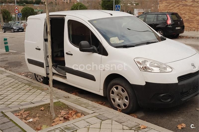 Usado Peugeot Partner Tepee Access 75 CV (55 kW) 2014 Blanco Monovolumen