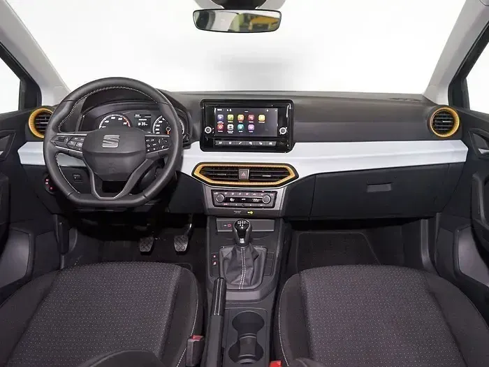 Usado Seat Ibiza Style 110 CV (80 kW) 2022 Rojo Utilitario