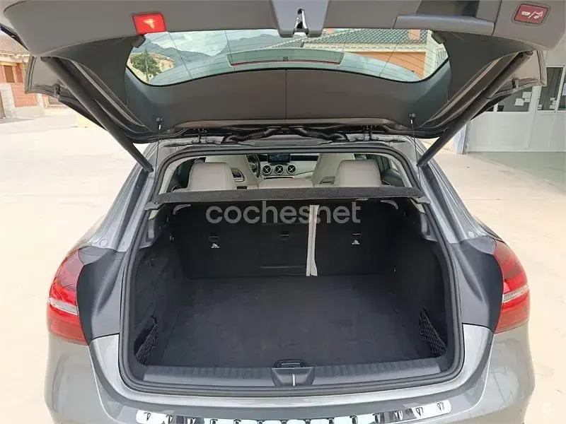 Usado Mercedes GLA200 136 CV (100 kW) 2018 Gris / plata SUV