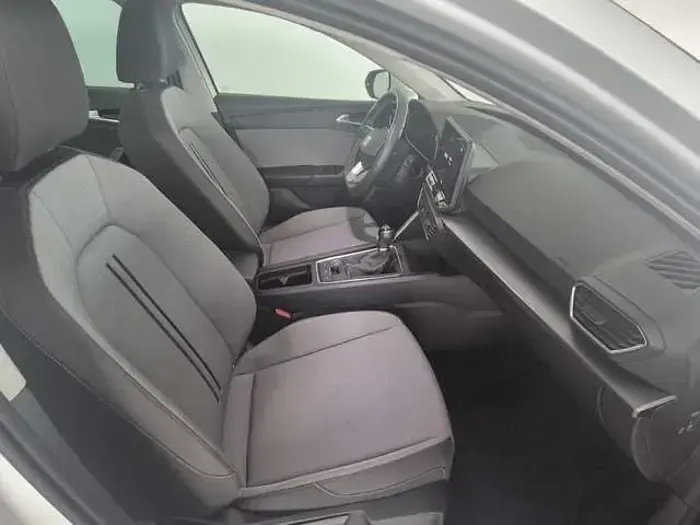 Usado Seat Leon Style 116 CV (85 kW) 2025 Blanco Familiar