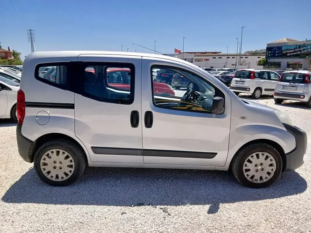 Usado Peugeot TePee Access 75 CV (55 kW) 2011 Gris Van