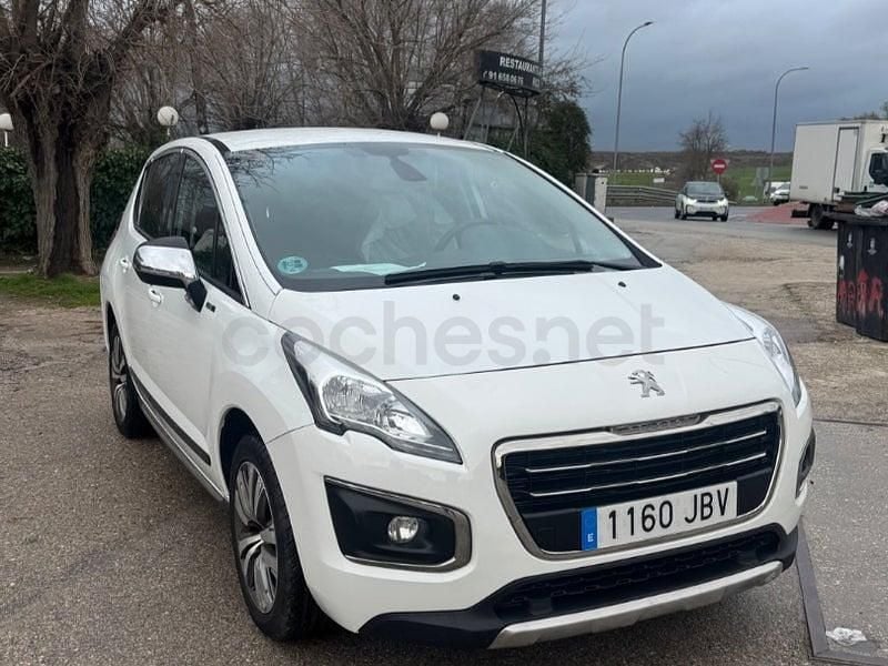 Usado Peugeot 3008 Style 120 CV (88 kW) 2014 Blanco Familiar