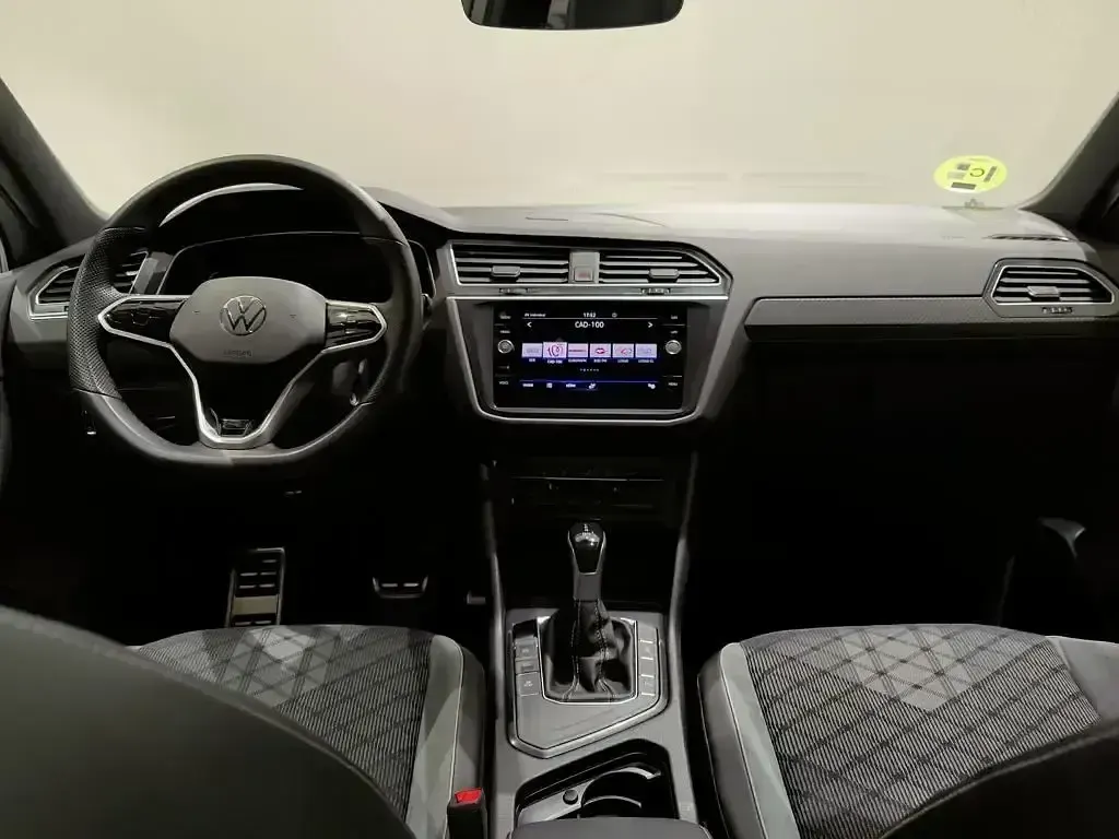 Käytetty VW Tiguan R-line 150 HP (110 kW) 2022 Musta Katumaasturi