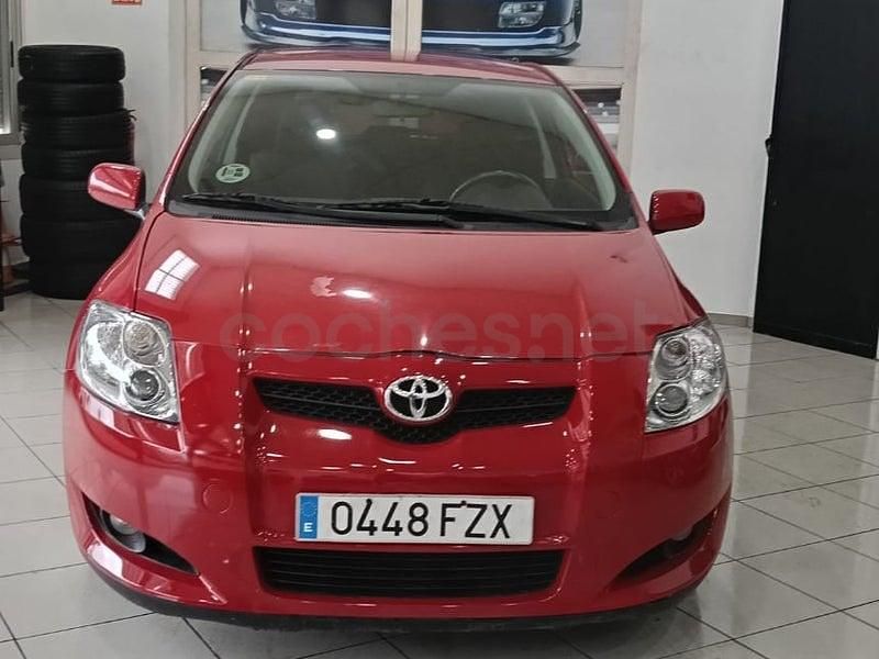 Usado Toyota Auris 90 CV (66 kW) 2008 Granate Utilitario