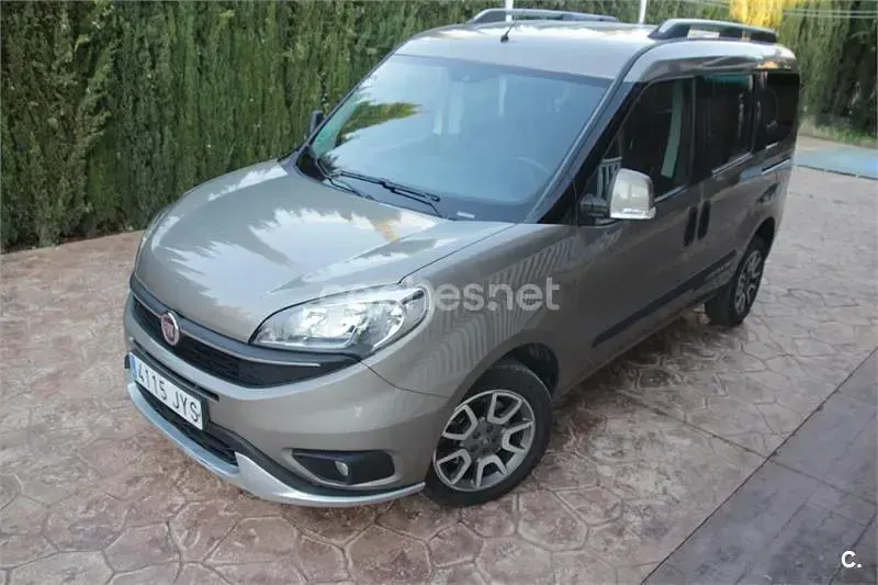 Używany Fiat Doblò Trekking 120 KM (88 kW) 2016 Brązowy Minivan