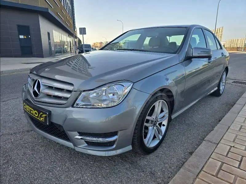 Usado Mercedes C200 136 CV (100 kW) 2012 Gris / plata Berlina