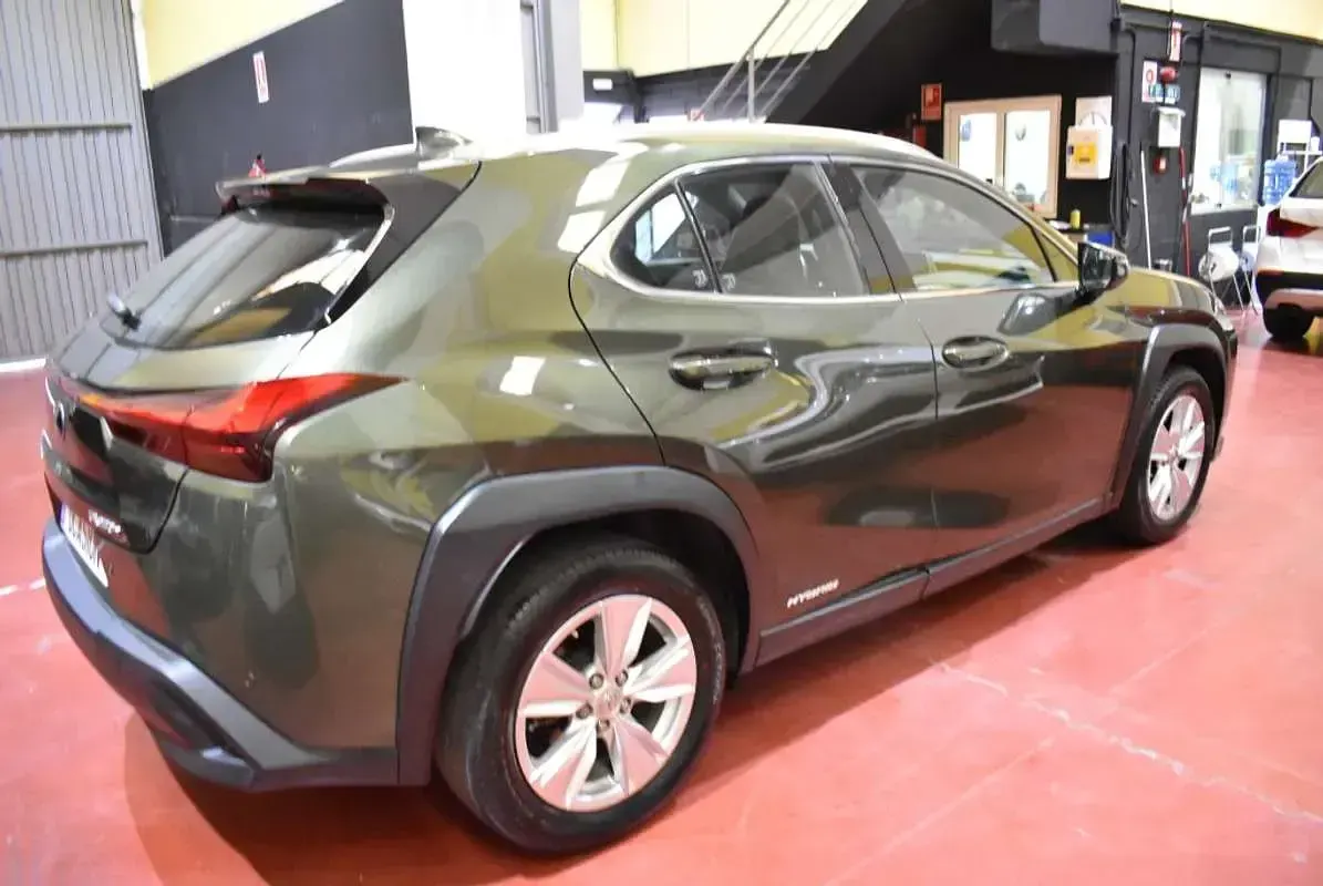 Usado Lexus UX 250h Executive Line 184 CV (135 kW) 2022 Verde SUV