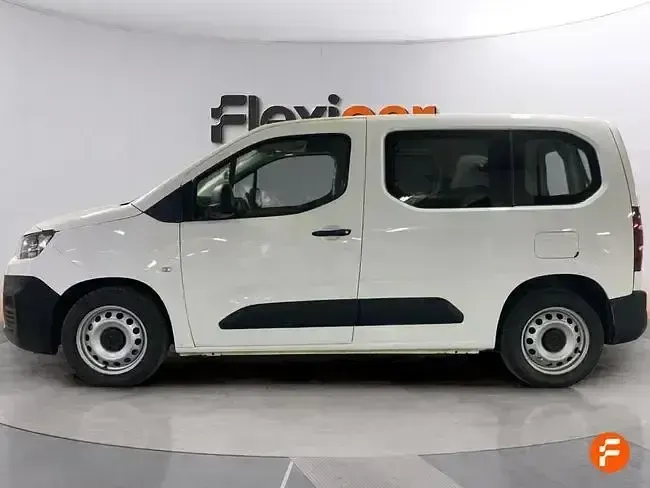 Usado Citroën Berlingo Feel 102 CV (75 kW) 2021 Blanco Monovolumen