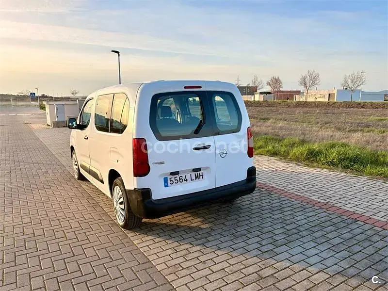 Usado Opel Combo 100 CV (73 kW) 2024 Blanco Monovolumen