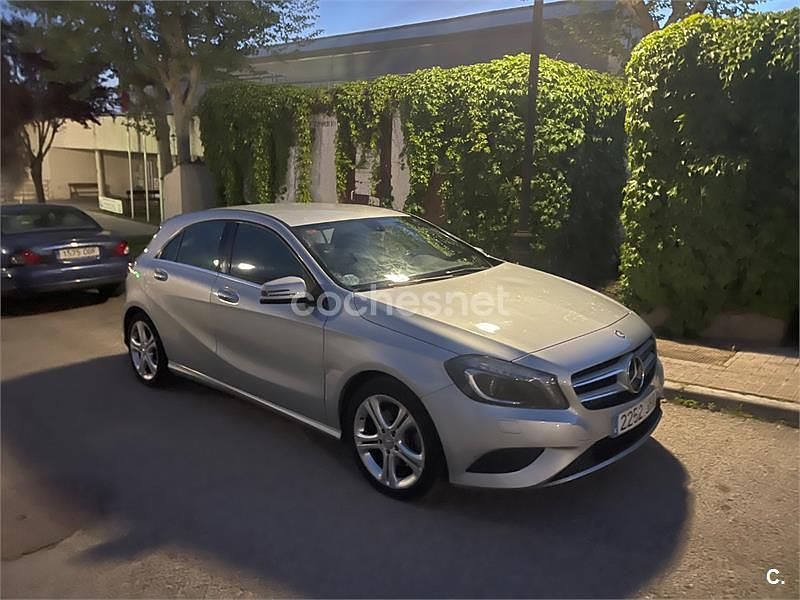 Usado Mercedes A200 Urban 136 CV (100 kW) 2015 Gris / plata Berlina