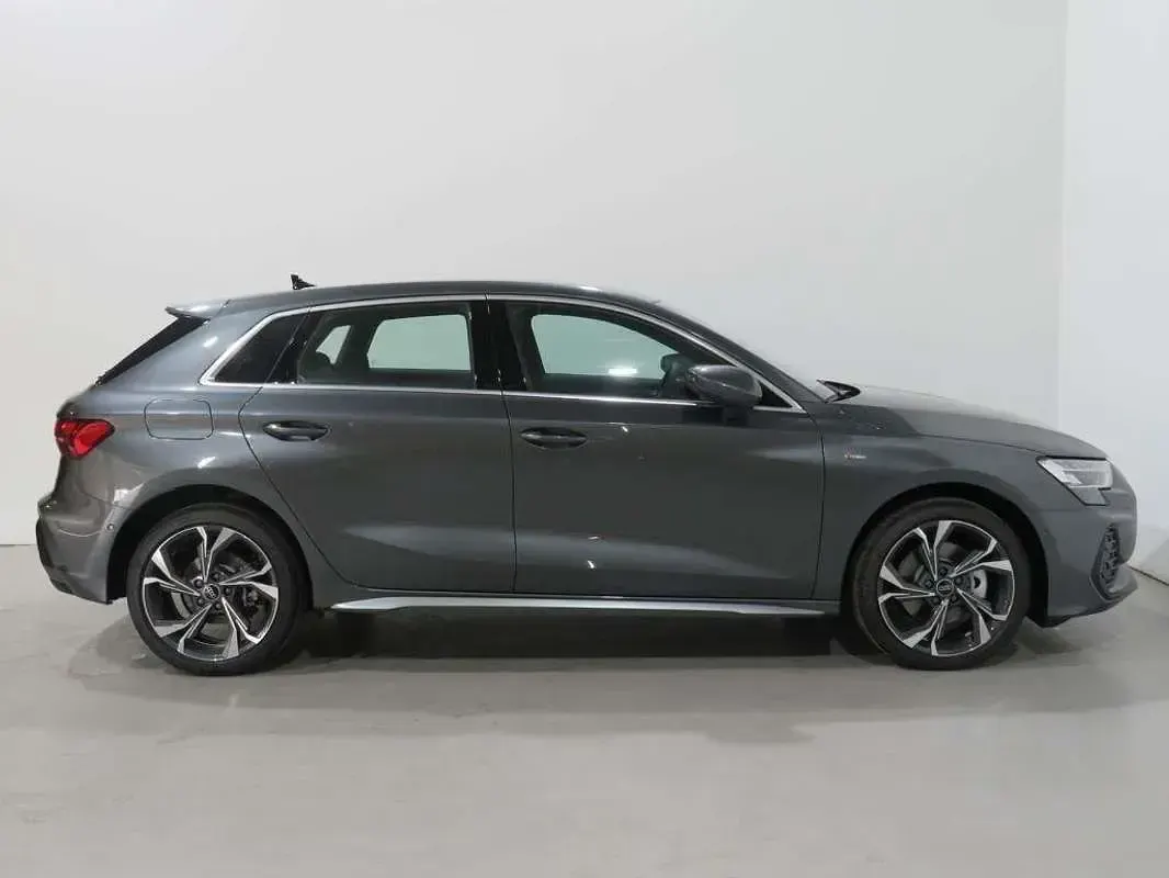 Usado Audi A3 Sportback e-tron S-Line 204 CV (150 kW) 2025 Gris Utilitario