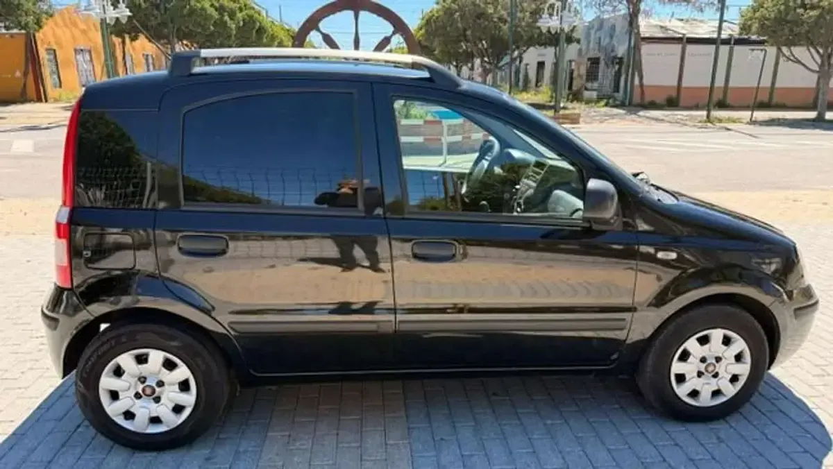 Usado Fiat Panda 71 CV (52 kW) 2011 Negro Utilitario