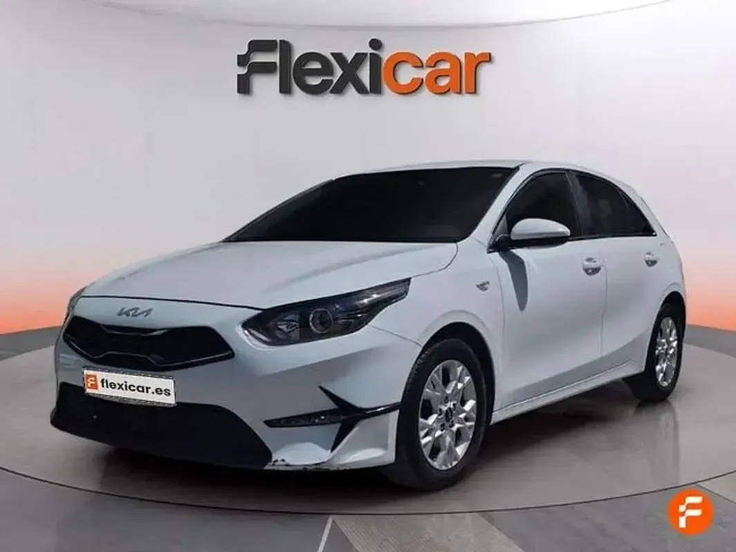 Usado Kia Ceed 120 CV (88 kW) 2022 Blanco Utilitario