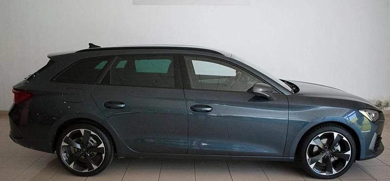 Usado Cupra Leon 150 CV (110 kW) 2023 Gris magnetic Familiar