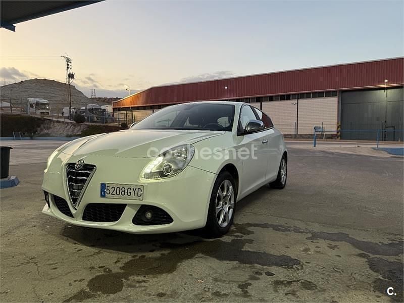 Blanco Usado 2011 Alfa Romeo Giulietta Distinctive Utilitario | 7650 € (Caro) - Imagen 1/4