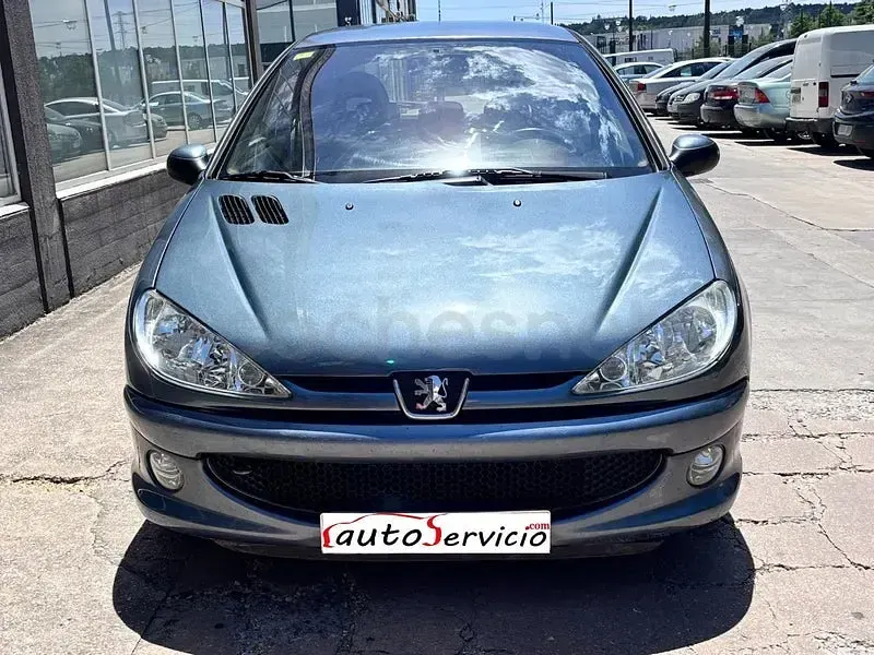 Usado Peugeot 206 70 CV (51 kW) 2006 Azul Berlina