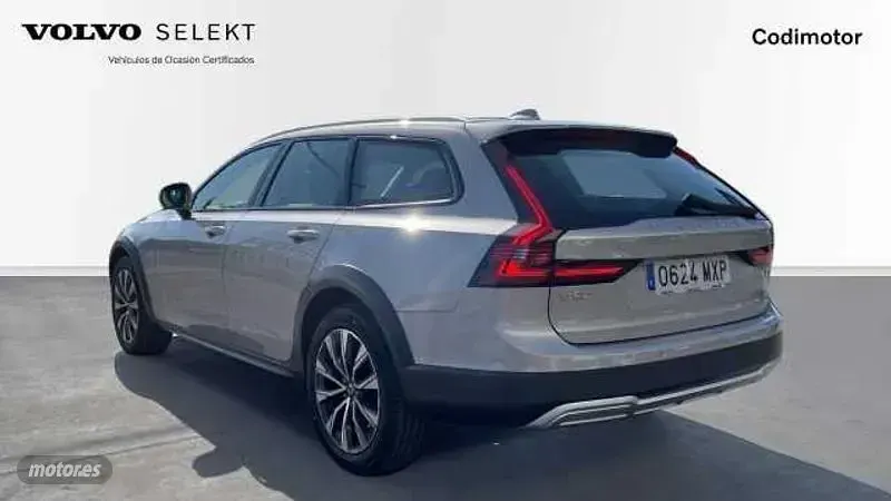 Usado Volvo V90 CC Core 197 CV (144 kW) 2024 Plateado Familiar