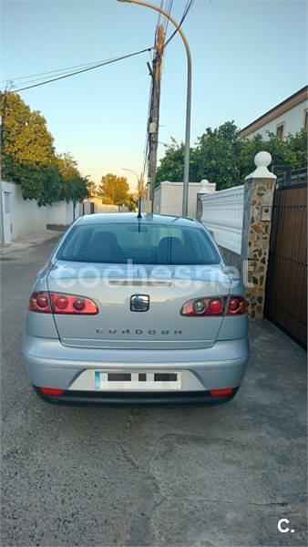 Usado Seat Cordoba Reference 85 CV (62 kW) 2006 Azul Berlina