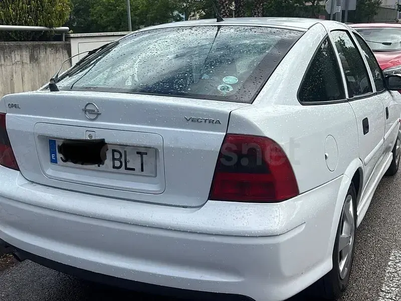 Usado Opel Vectra Comfort 100 CV (73 kW) 2002 Blanco Berlina
