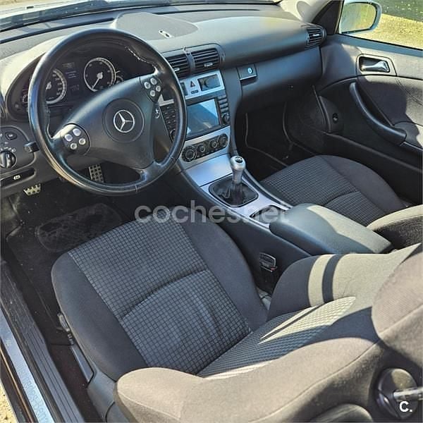 Usado Mercedes C200 Sport Edition 122 CV (89 kW) 2007 Gris / plata Berlina